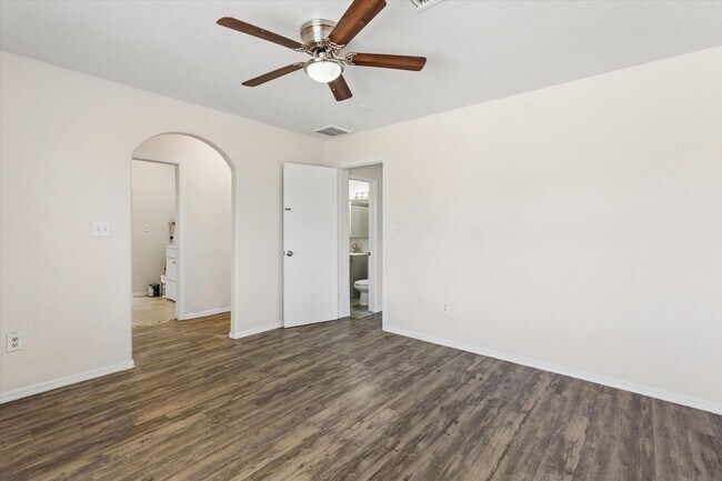 Building Photo - Completely updated minutes to Hiking at South Mountain!!!  Brand New Paint, Tile and Laminate Thr...