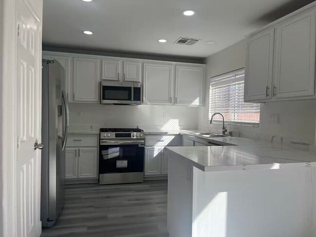 Building Photo - 6339 W Silver Ribbon Ct