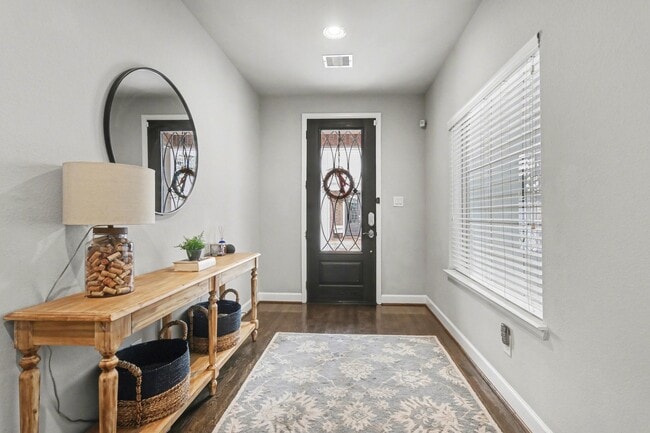 Building Photo - 1538 Dian St