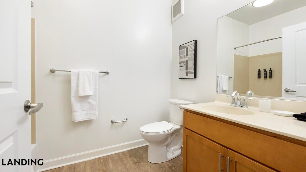 Building Photo - 909 Mansion Dr