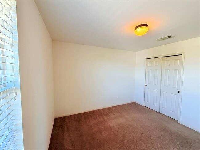 Building Photo - 1913 Short Summer Dr