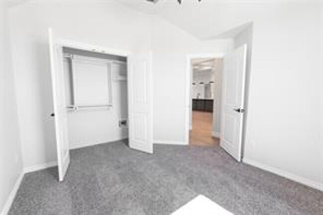 Building Photo - Brand New! 4 bedroom 3 bath home in Edmond...