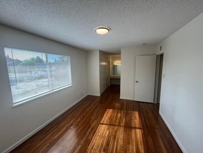 Building Photo - 1523 Wallis Ave
