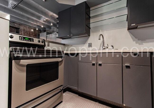 Building Photo - The Regis