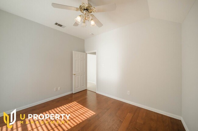 Building Photo - Dont Miss this pretty home in Plano!
