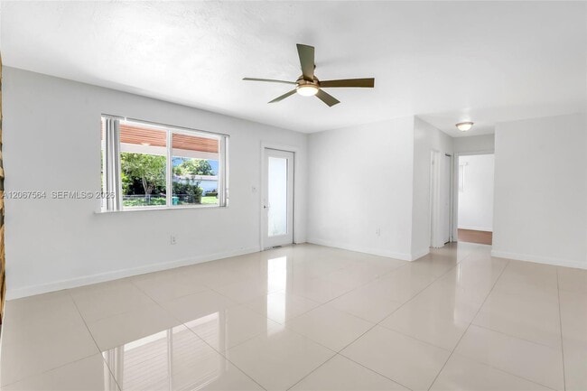 Building Photo - 9841 Dominican Dr