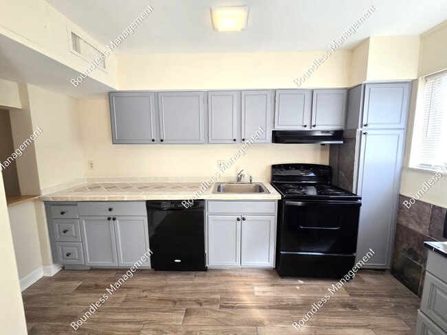 Building Photo - 3081 Colonial Way