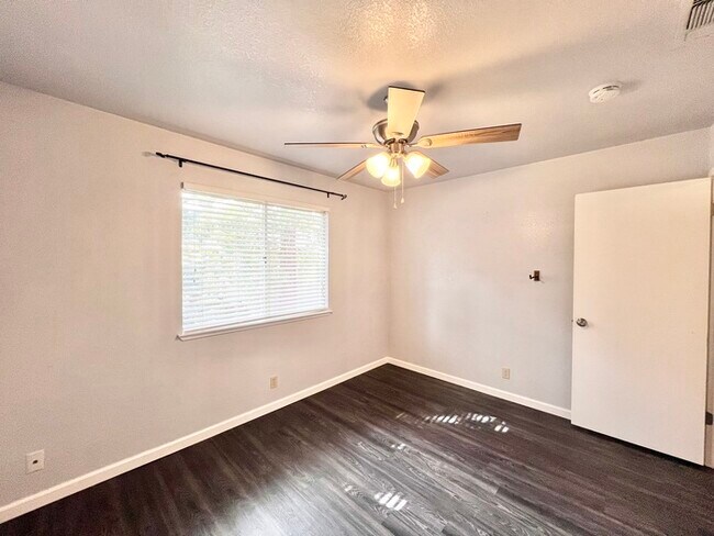 Building Photo - 1 Bedroom, 1 Bathroom Condo