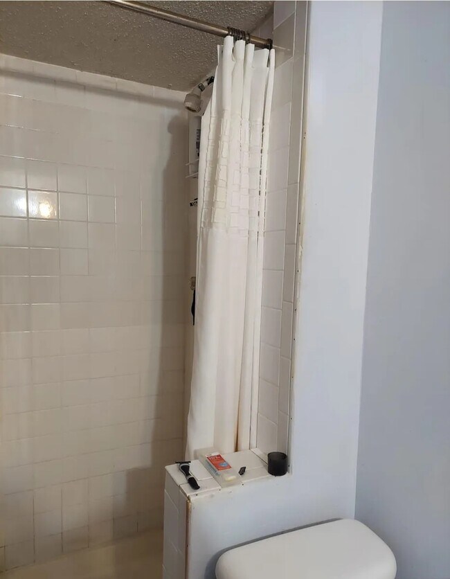 Building Photo - 576 Crestwood St SW