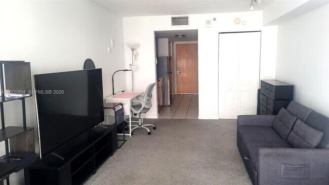 Building Photo - 1200 Brickell Bay Dr