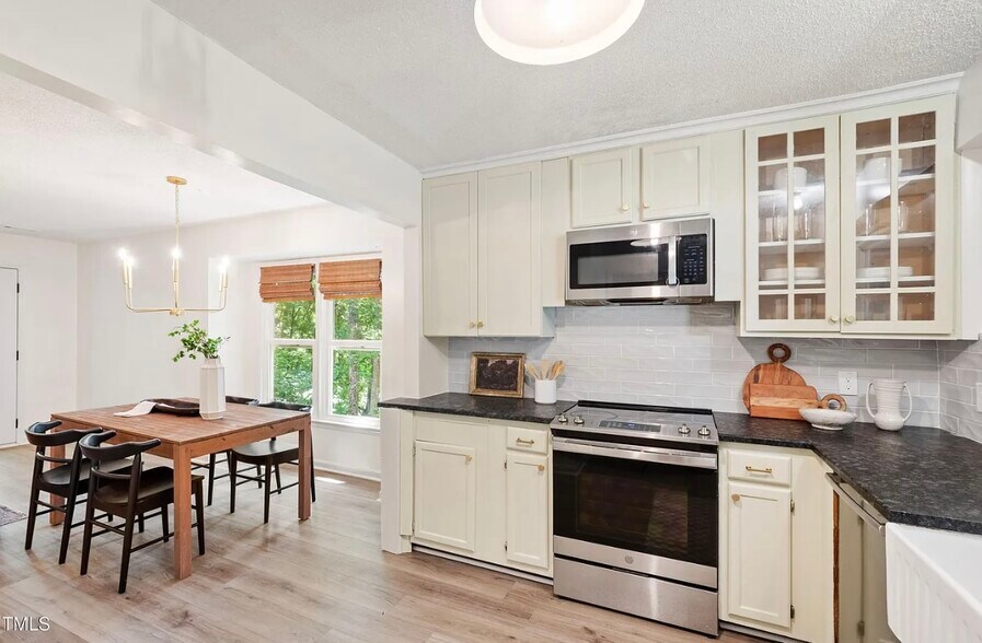 Gorgeous, bright remodeled kitchen. - 115 Inverness Ct