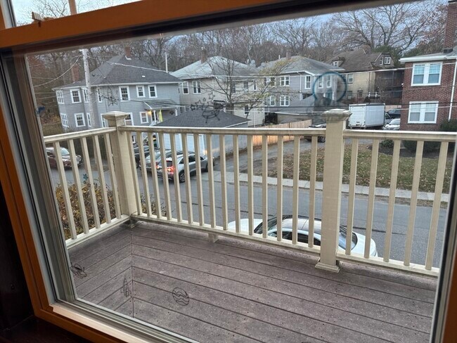 Building Photo - 9-11 Lincoln St