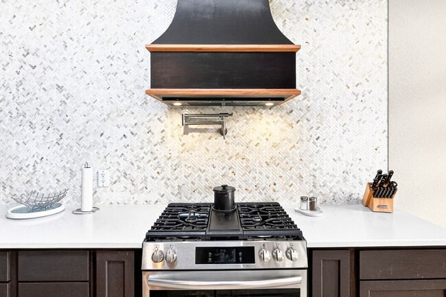 Building Photo - 2230 Howell Ave