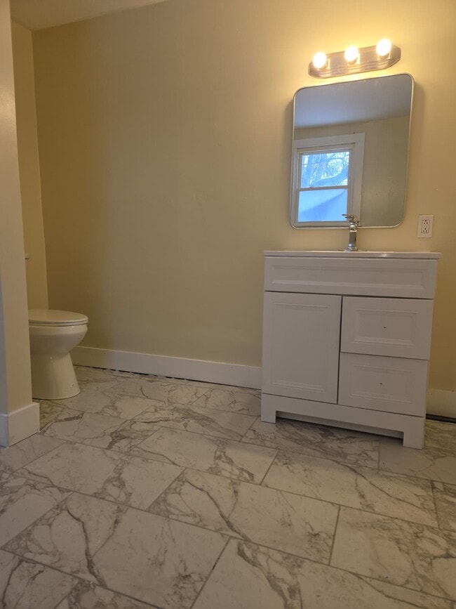 Building Photo - 705-09 South Ave