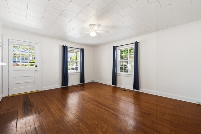 Building Photo - 910 Iredell St