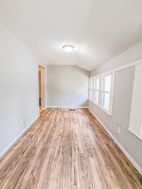 Building Photo - 2705 4th St S