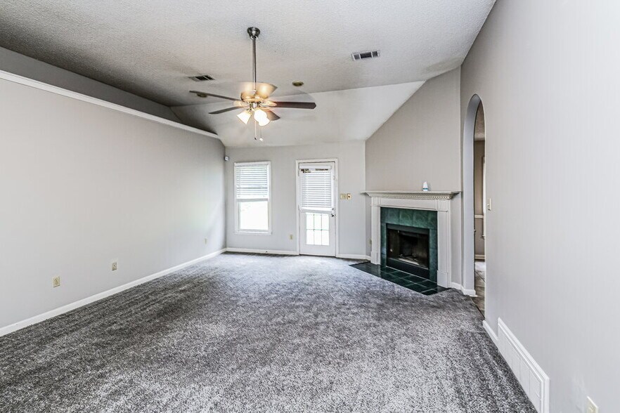 Building Photo - 8730 Raspberry Ln