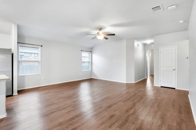 Building Photo - Charming Home with Elegant Granite Countertops and Cabinets!