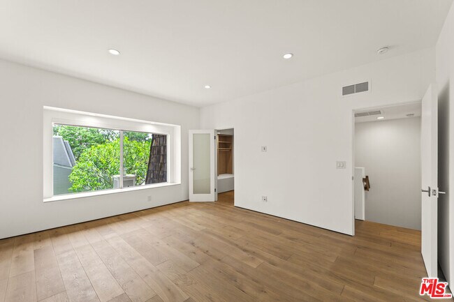 Building Photo - 13336 Maxella Ave