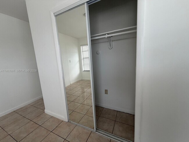 Building Photo - 4617 NW 2nd Terrace