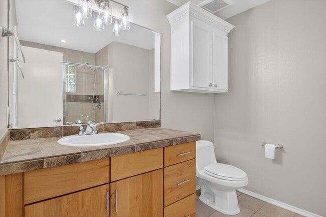 Building Photo - 4616 W Lovers Ln