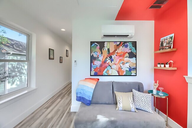 Building Photo - 1503 E 3rd St