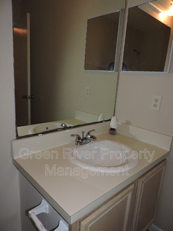 Building Photo - 8710 Pinevalley Ln