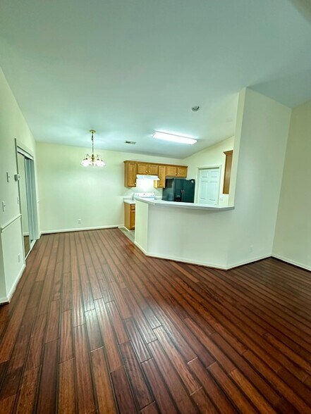 Building Photo - 1620 Ridgecrest Dr