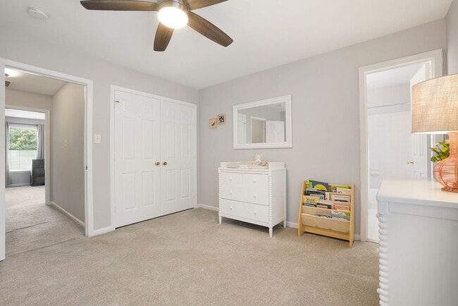 Building Photo - Gorgeous 2BR/3.5BTH Townhome in desirable Neighborhood of StoneyBrook in Rockville