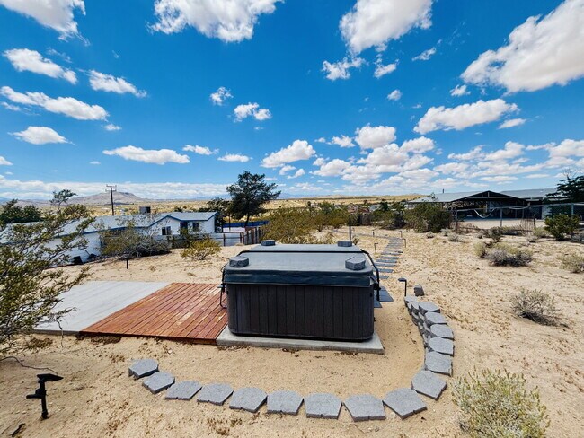 Building Photo - Gorgeous Home Surrounded by Panoramic Views