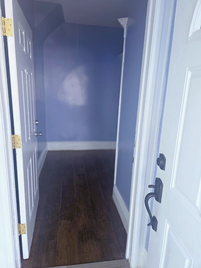 Building Photo - 212 Oakwood Pl