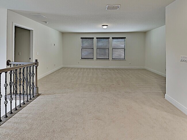 Building Photo - 8931 Lookout Pointe Dr