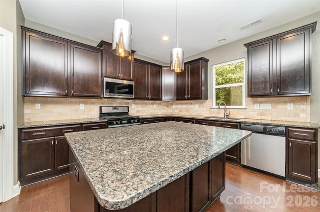 Building Photo - 3004 Fallondale Rd