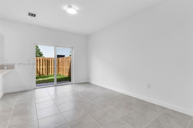 Building Photo - 2661 SE 28th St