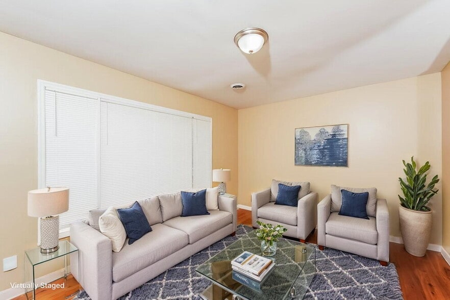 Building Photo - 1700 Serene Dr