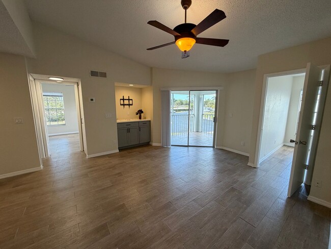 Building Photo - ANNUAL RENTAL - 2ND FLOOR 1 BED PLUS DEN/1 BATH CONDO IN GRANADA LAKES!