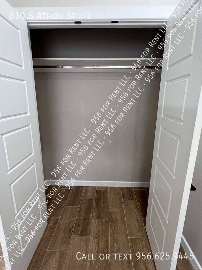 Building Photo - 810 S Athol St