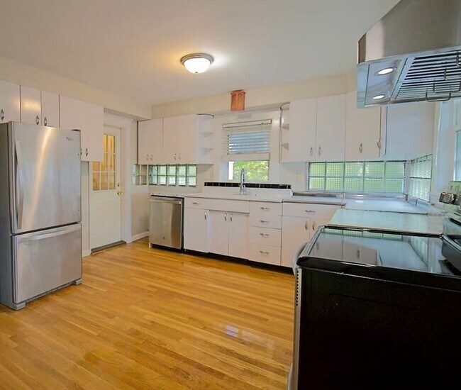 Building Photo - 33 Estabrook Rd