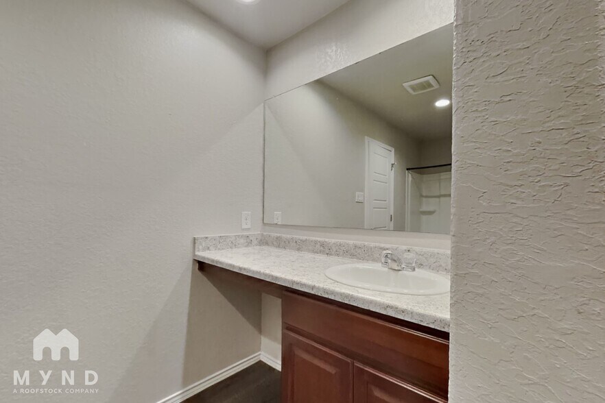 Building Photo - 7508 Twin Pine Ct