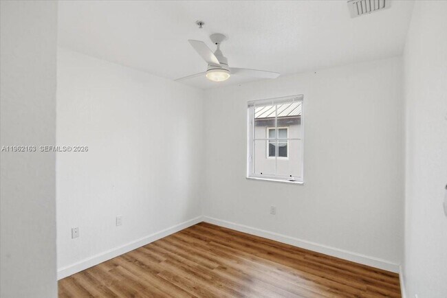 Building Photo - 4435 SW 160th Ave