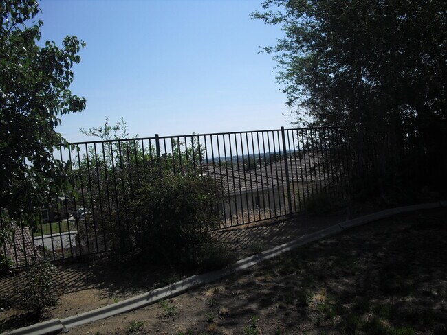 Building Photo - 4209 Grandview Dr