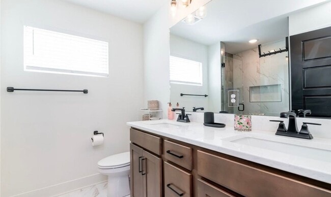 Building Photo - 3BR/2.5BA Home for Rent in Jeffersonville!  Two Car Attached Garage!