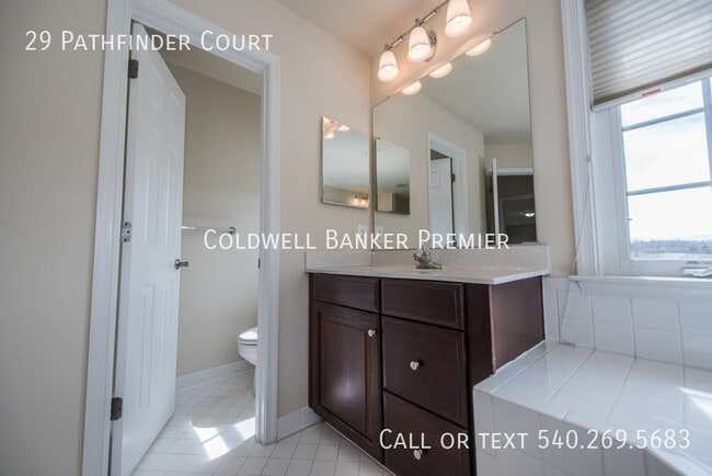 Building Photo - 29 Pathfinder Ct
