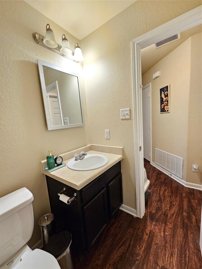 Building Photo - 1608 Monte Vista Dr