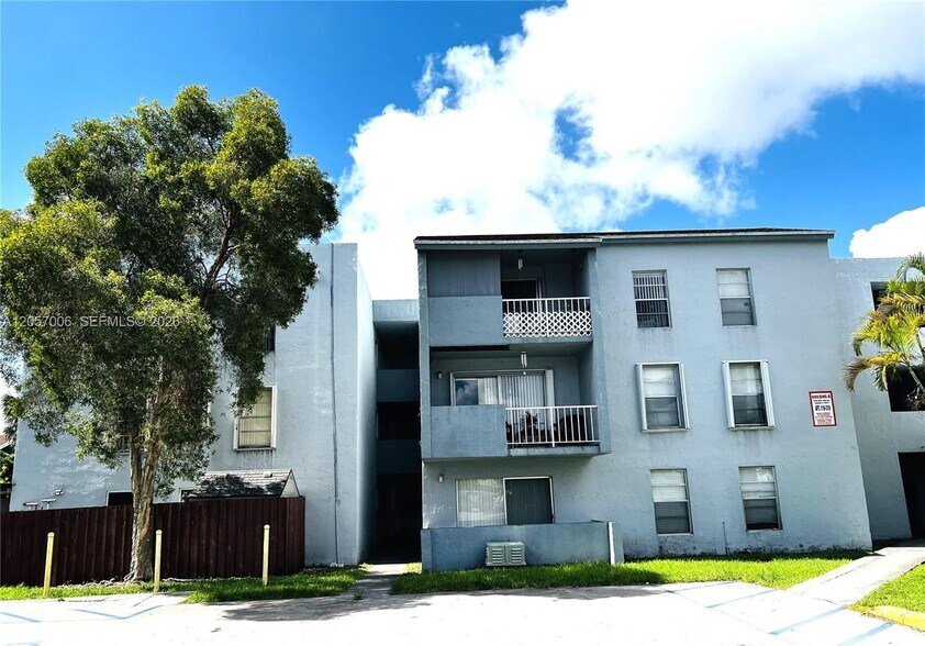 Building Photo - 6195 W 18th Ave