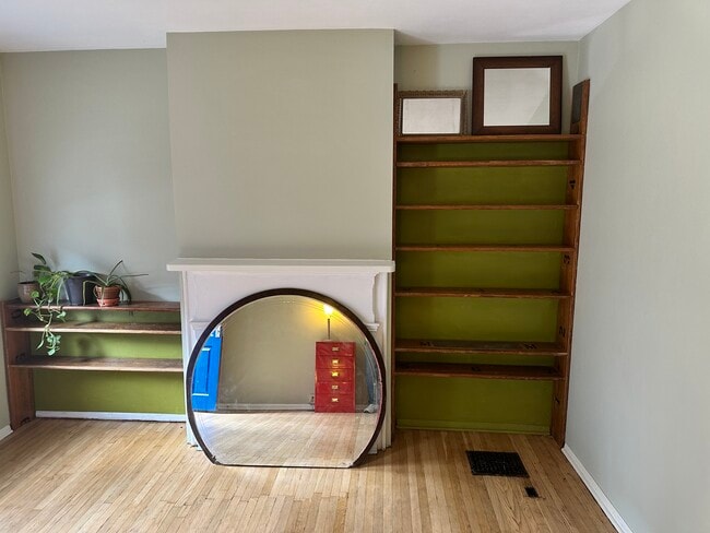 Building Photo - 327 44th St