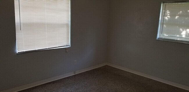 Building Photo - 2450 13th Ave S