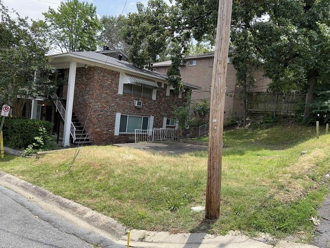 Building Photo - 220 N Taylor St