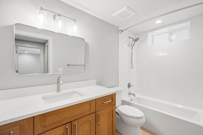 Building Photo - Remodeled 4BD, 3.5BA Home in South Park Hill with 2-Car Garage