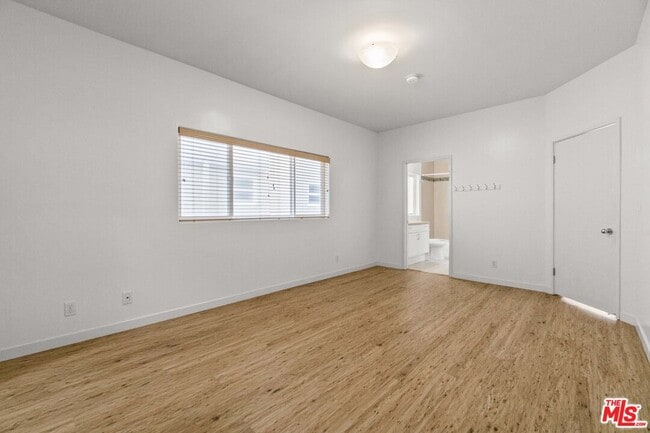 Building Photo - 123 Galleon St